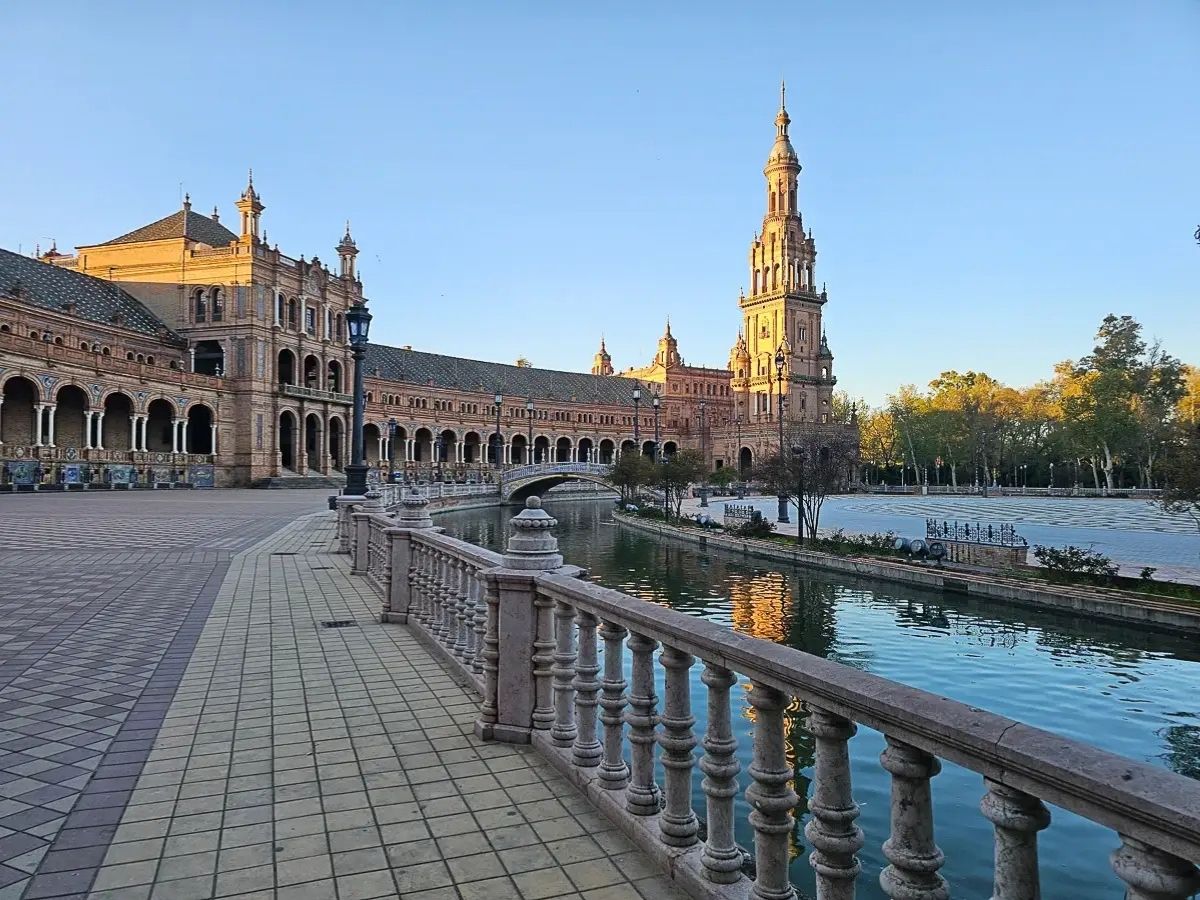 Пласа де Еспаня в Севиля по изгрев