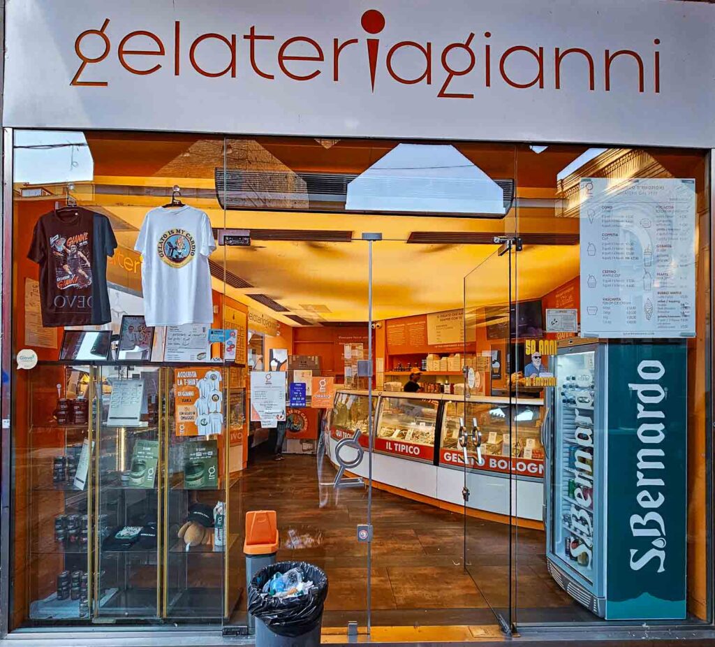 витрината на джелатерията Gelateria Gianni в Болоня